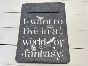 World of Fantasy feliratos filc könyvtok sárkányos mintával, szürke színben
